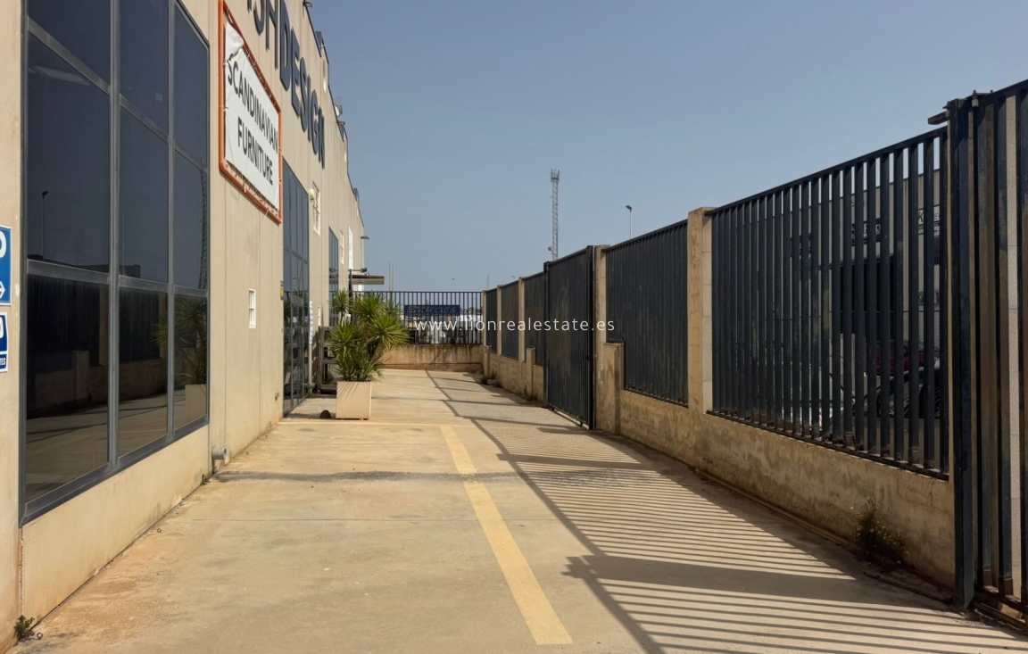 Long Term Rental - Industrial building - Torrevieja