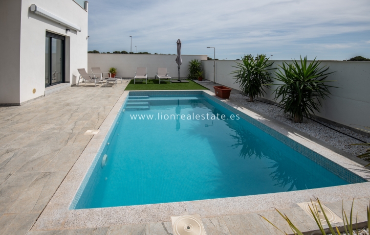New Build - detached - Pinar de Campoverde