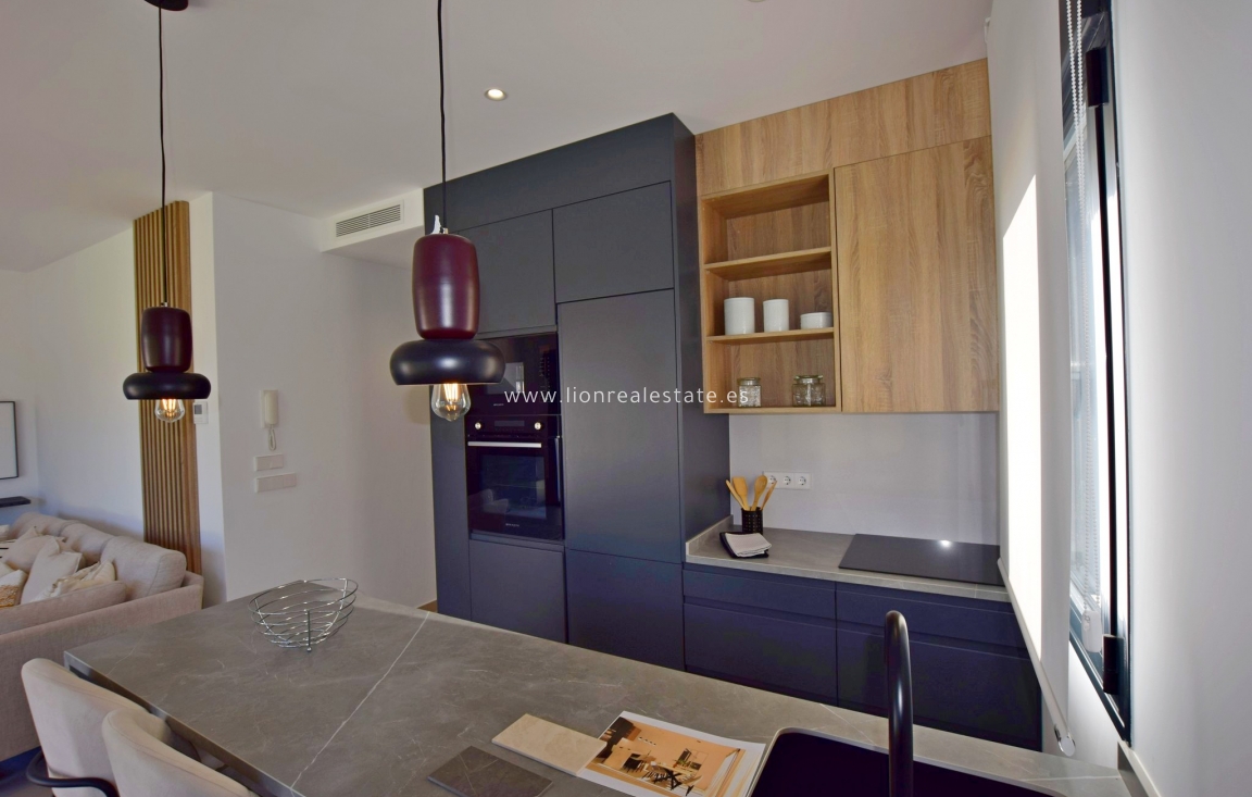 Новое здание - ground-floor - Los Guardianes