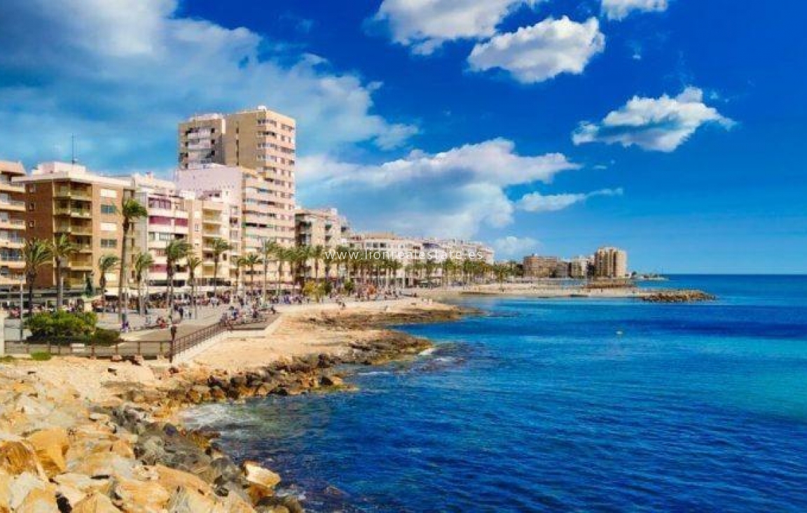 Новое здание - Квартира / квартира - Torrevieja - Centro