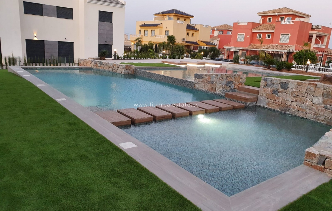 Новое здание - low-bungalow - Torrevieja