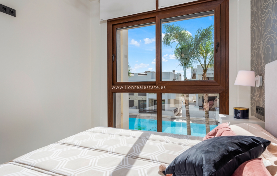 Новое здание - low-bungalow - Torrevieja