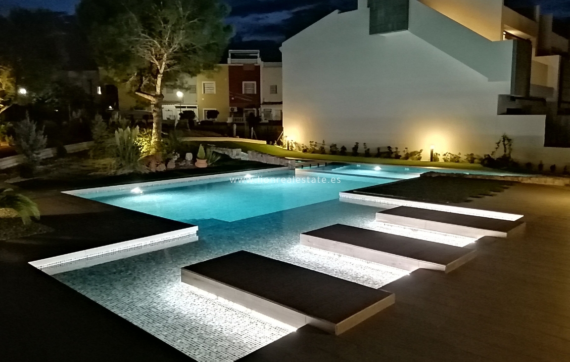 Новое здание - low-bungalow - Torrevieja