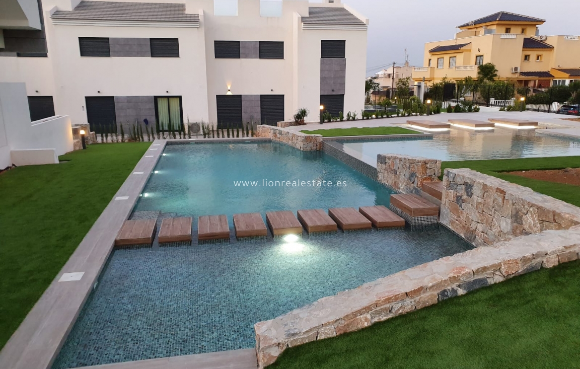 Новое здание - low-bungalow - Torrevieja