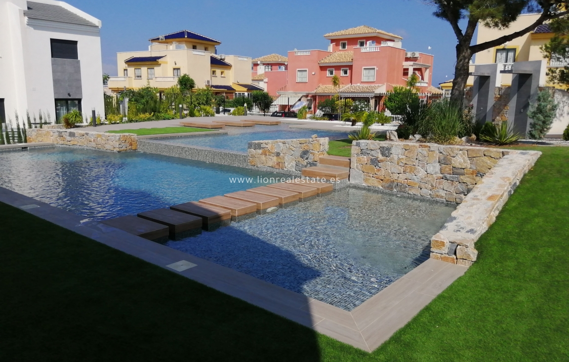 Новое здание - low-bungalow - Torrevieja