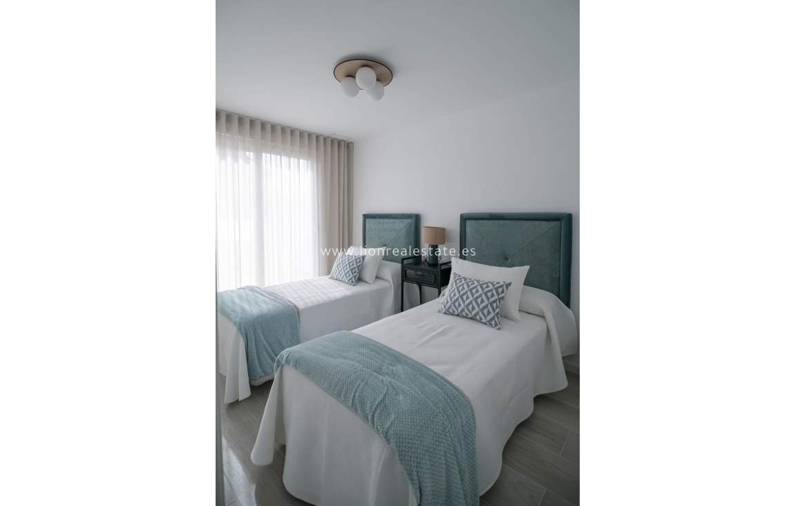 Новое здание - terraced - Jerónimo y Avileses