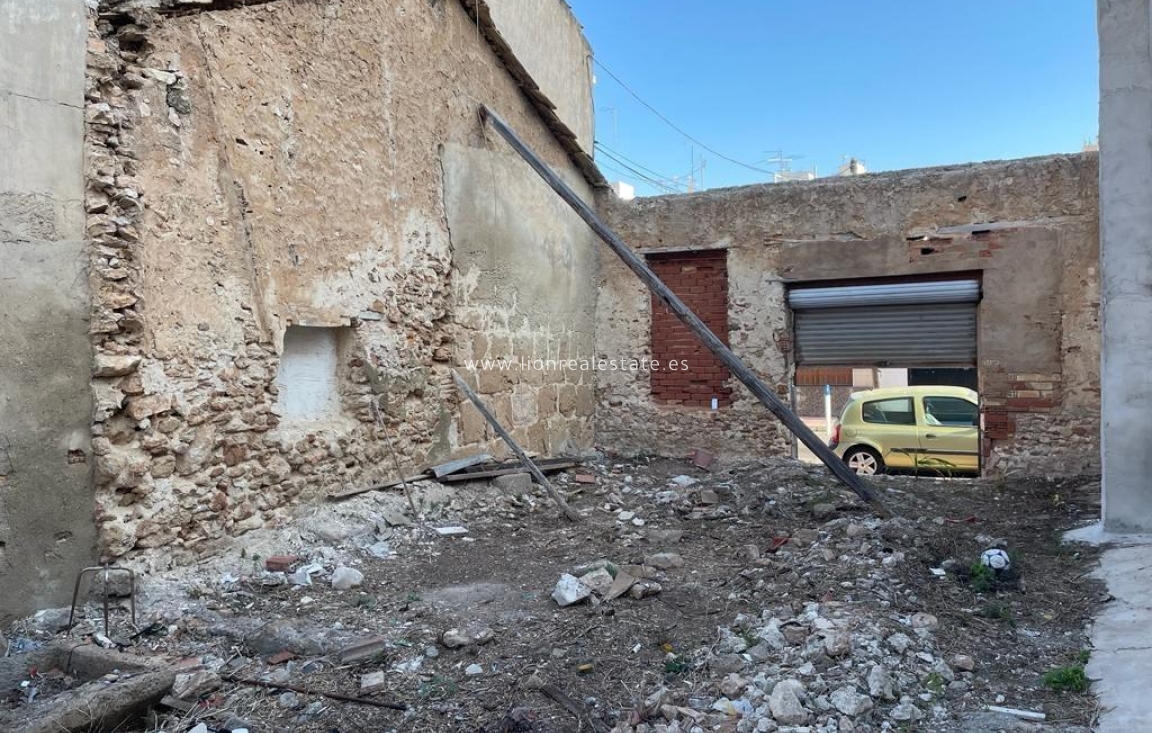 Новое здание - Urban building plot - Torrevieja - Centro