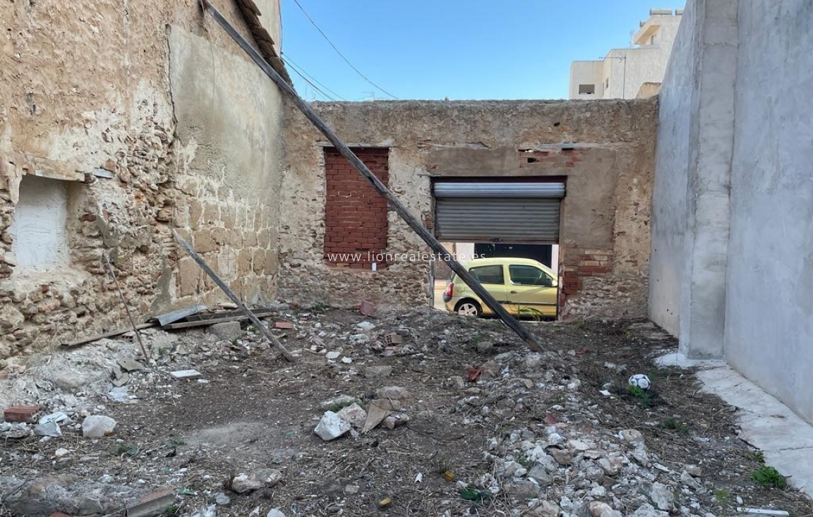 Новое здание - Urban building plot - Torrevieja - Centro