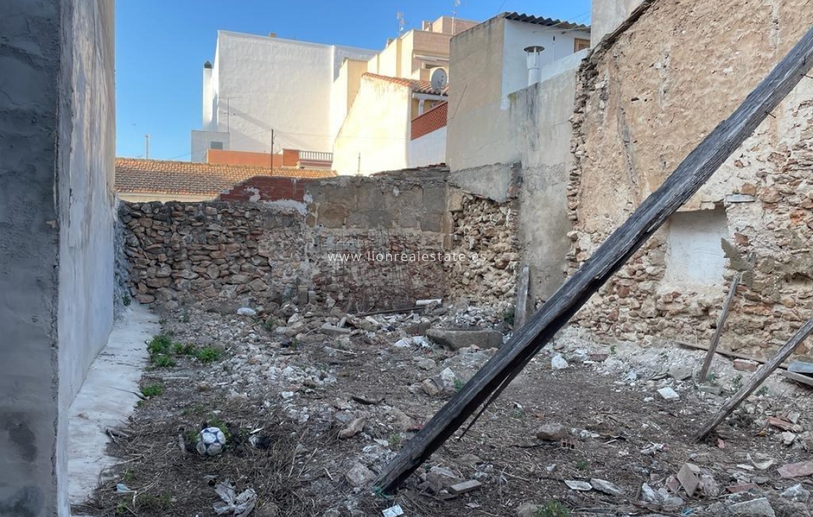 Новое здание - Urban building plot - Torrevieja - Centro