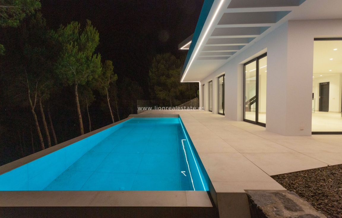 Новое здание - Villa - Altea