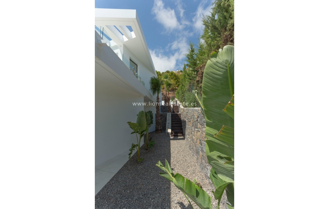 Новое здание - Villa - Altea