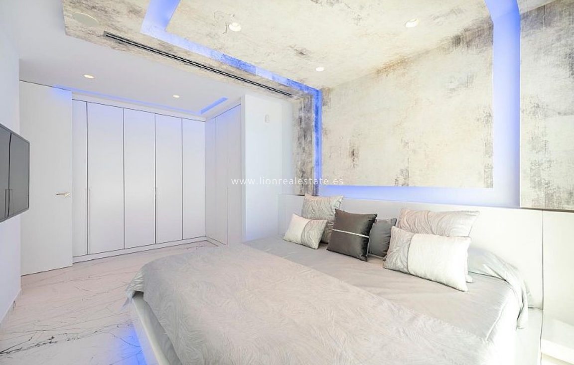 Новое здание - Villa - Calpe