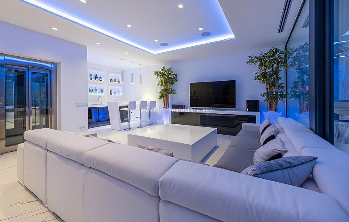 Новое здание - Villa - Calpe