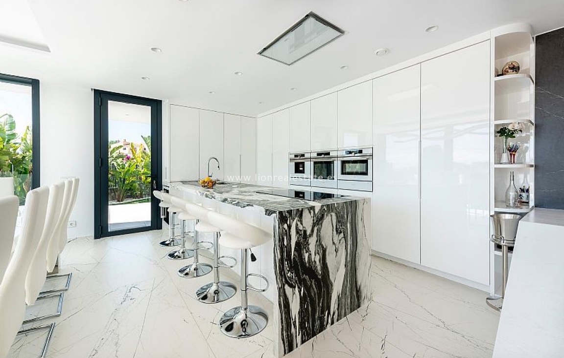 Новое здание - Villa - Calpe