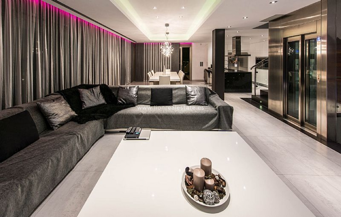 Новое здание - Villa - Calpe