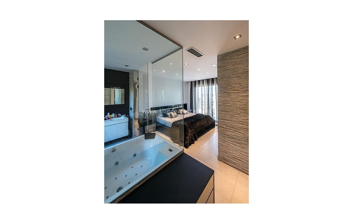 Новое здание - Villa - Calpe