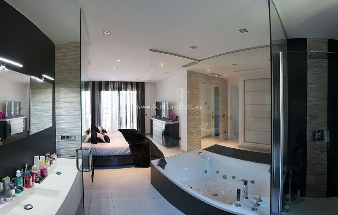 Новое здание - Villa - Calpe