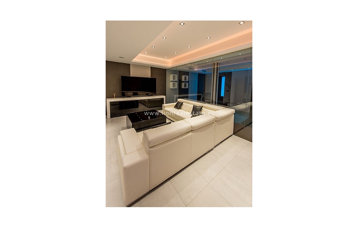 Новое здание - Villa - Calpe