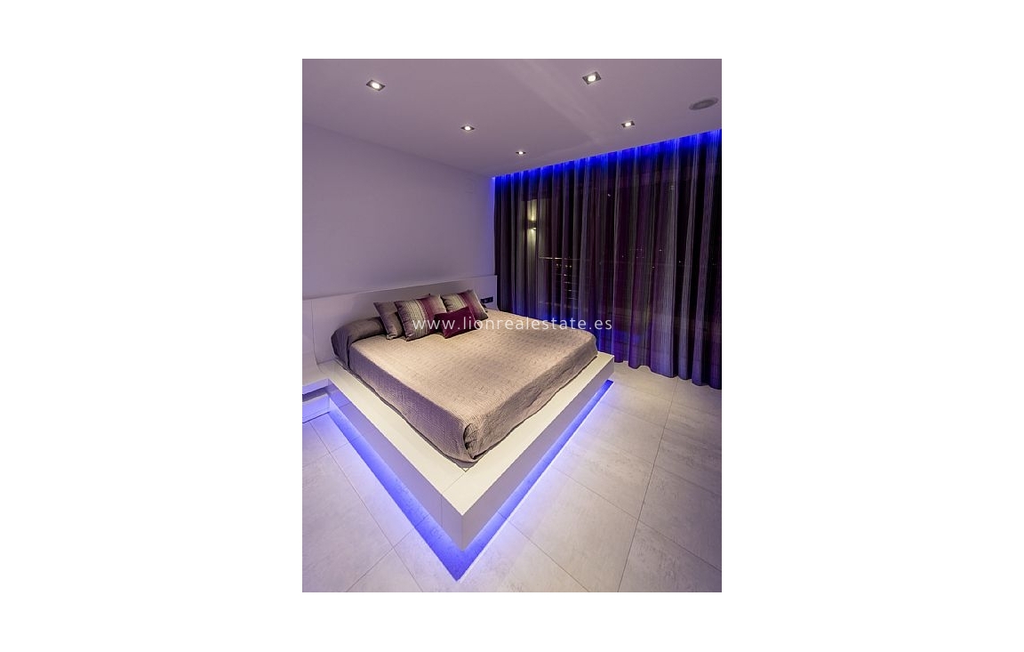 Новое здание - Villa - Calpe