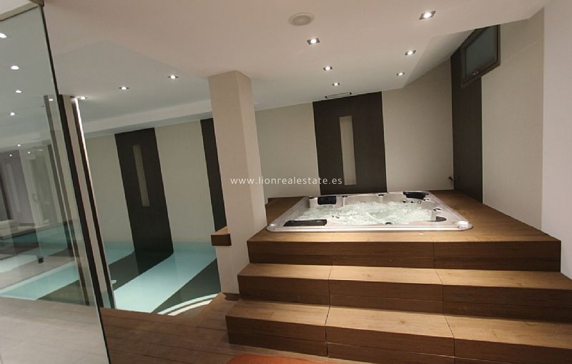 Новое здание - Villa - Calpe