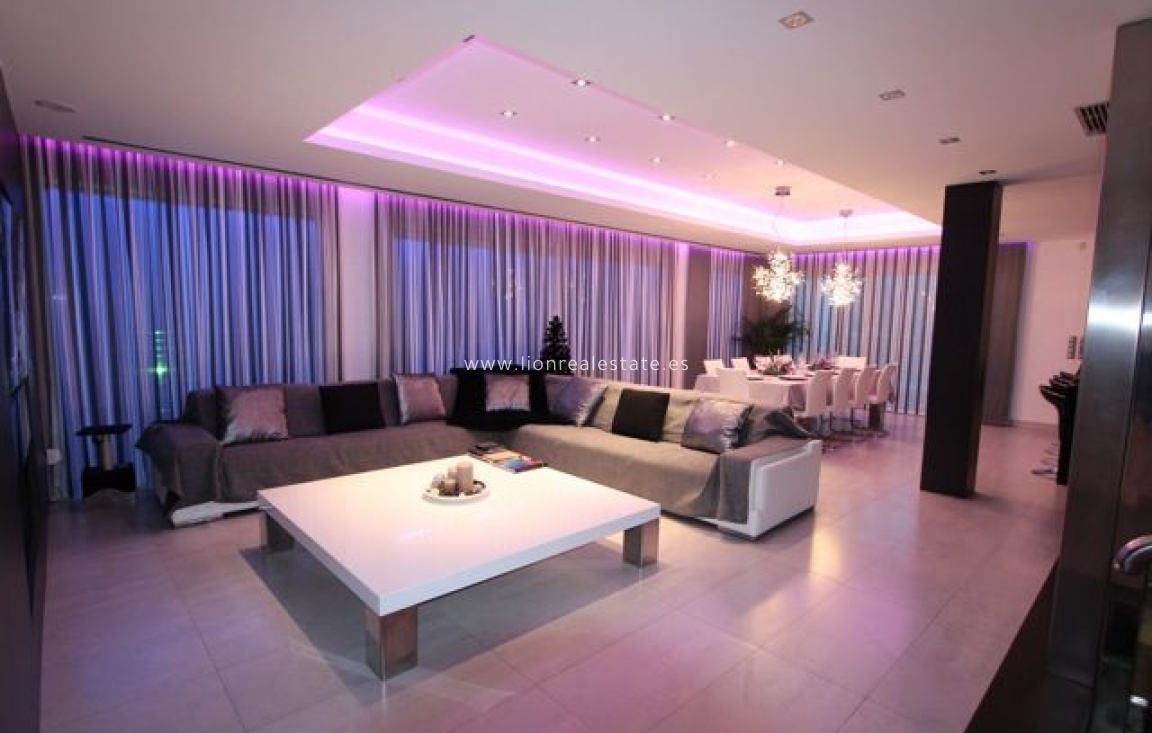 Новое здание - Villa - Calpe