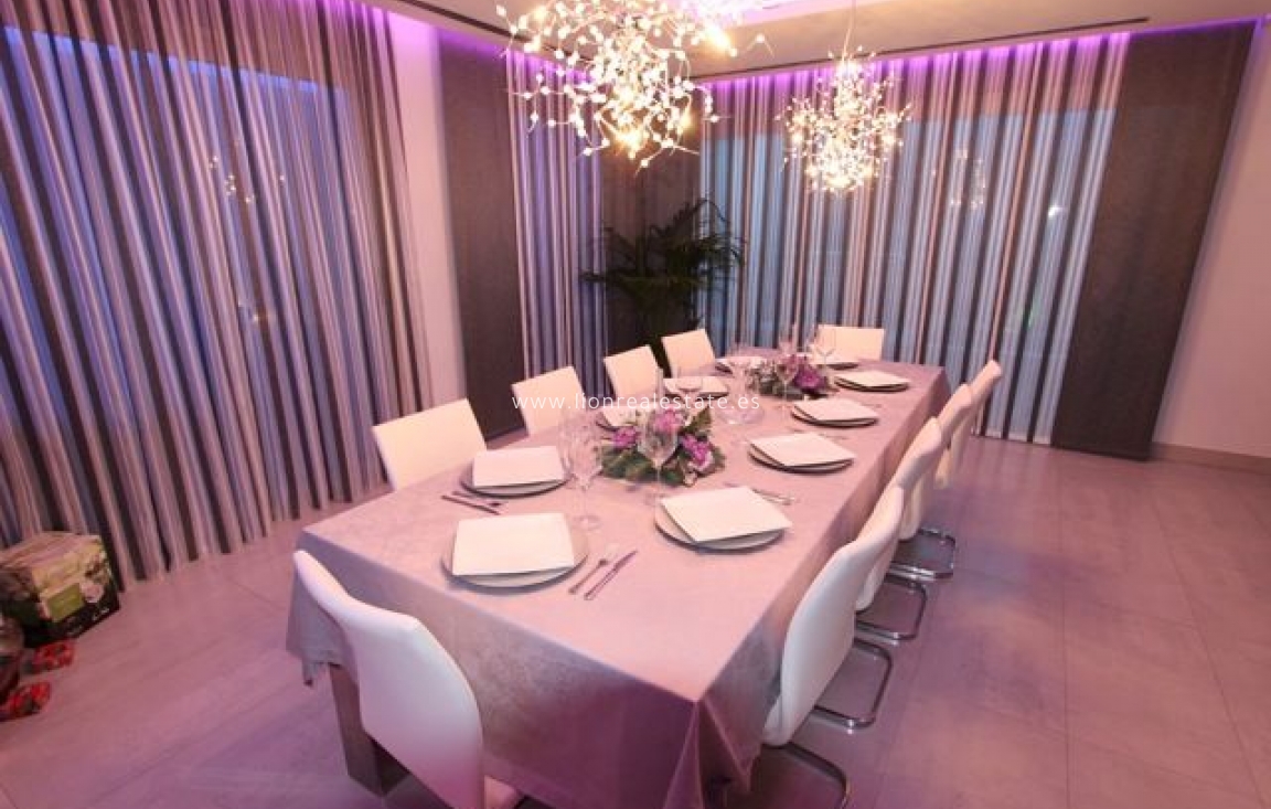 Новое здание - Villa - Calpe