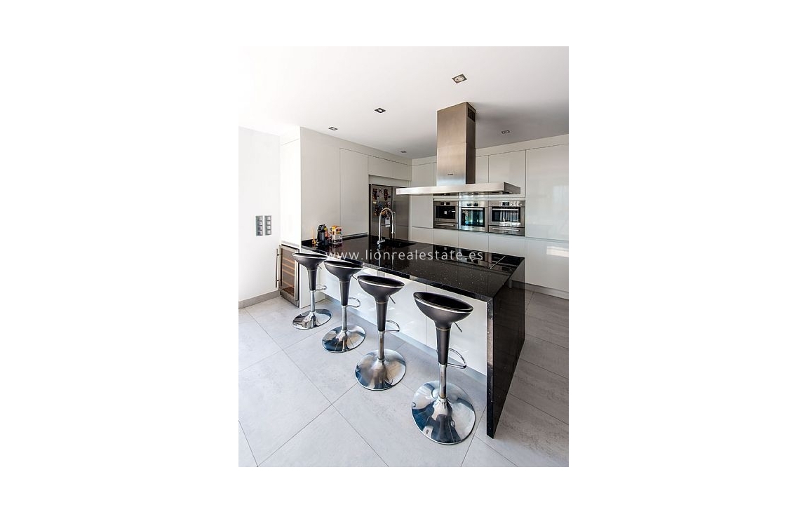 Новое здание - Villa - Calpe