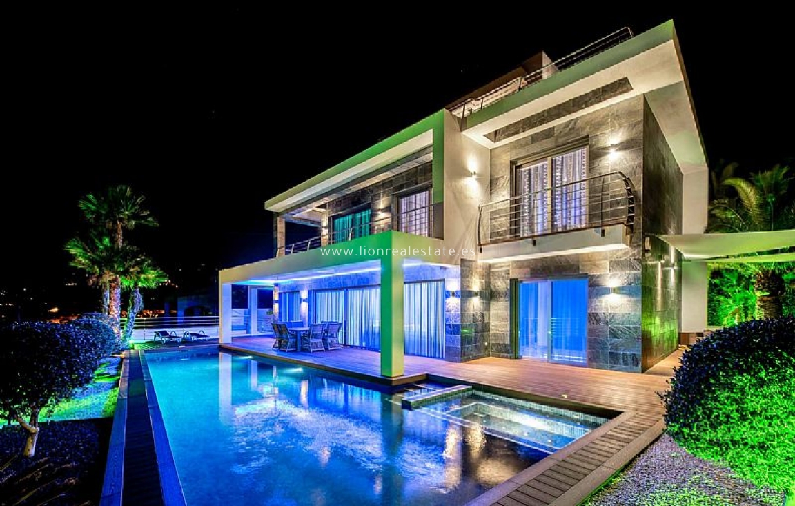 Новое здание - Villa - Calpe