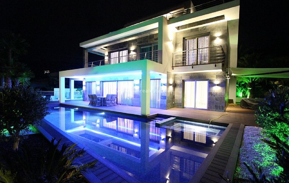 Новое здание - Villa - Calpe