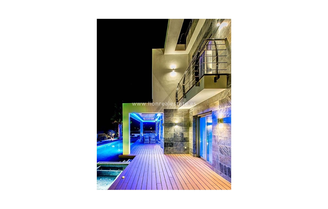 Новое здание - Villa - Calpe