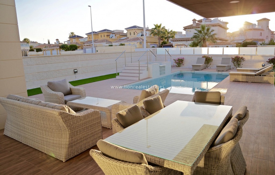 Новое здание - Villa - Dehesa de Campoamor