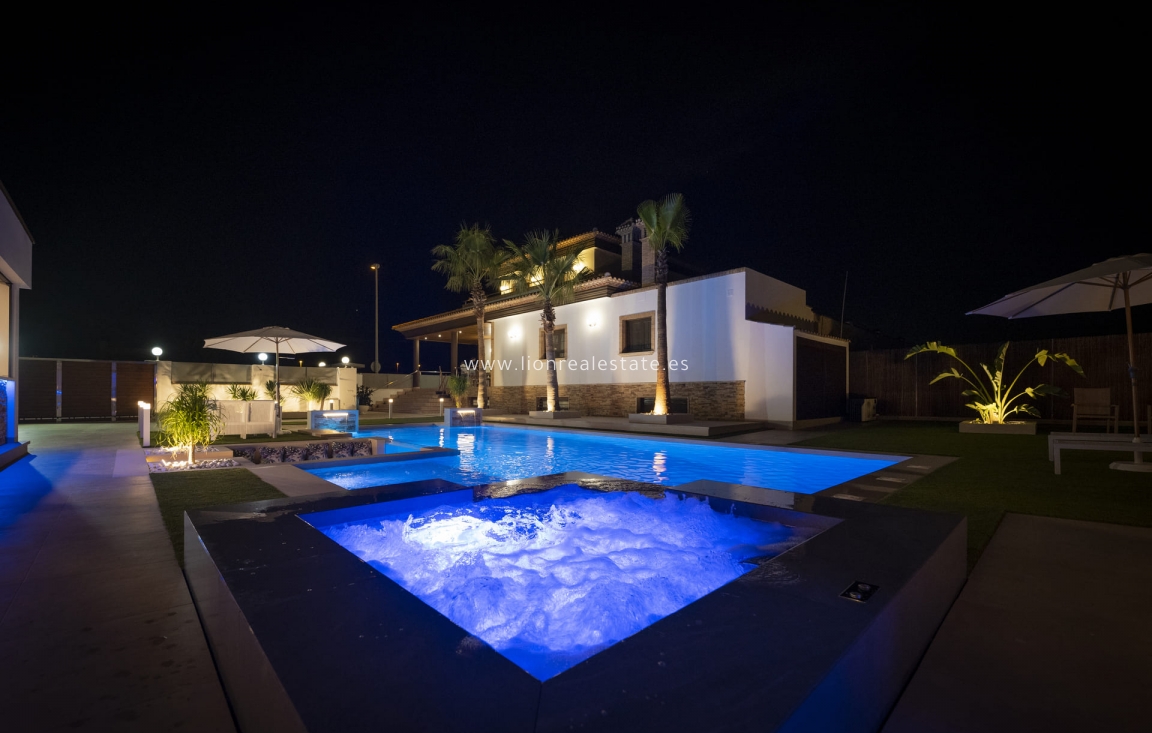 Новое здание - Villa - Jerónimo y Avileses