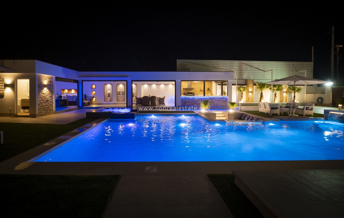 Новое здание - Villa - Jerónimo y Avileses