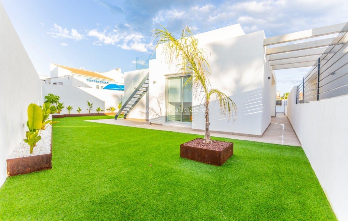 Новое здание - Villa - Torrevieja - Torreta Florida