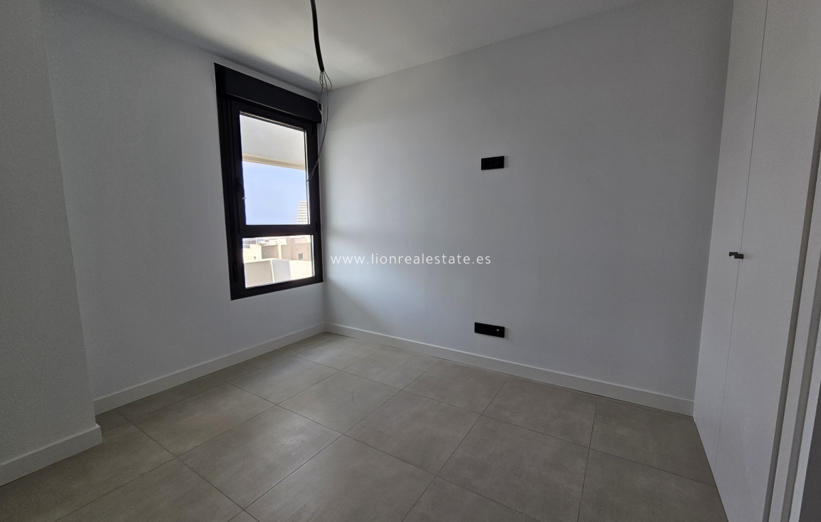 Nowy budynek - Daszek - Calpe