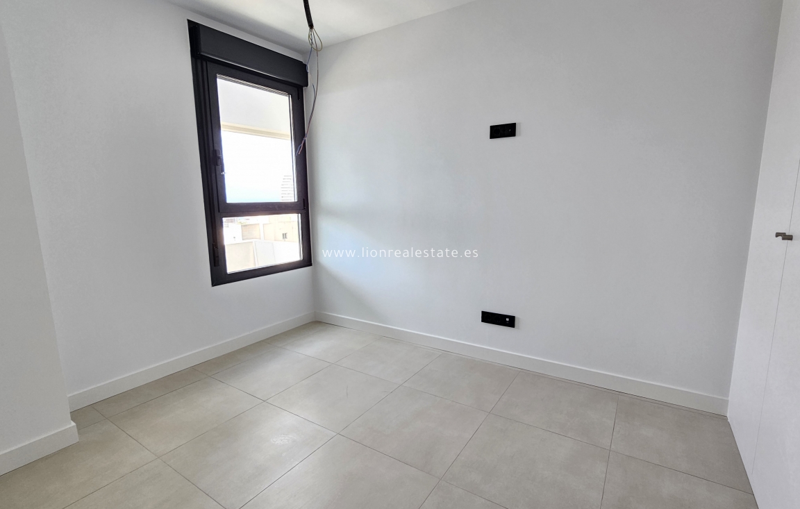 Nowy budynek - Daszek - Calpe