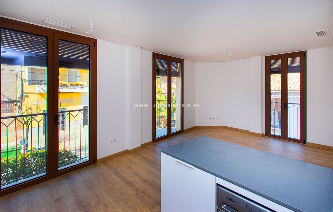 Nowy budynek - Daszek - Hondón de las Nieves