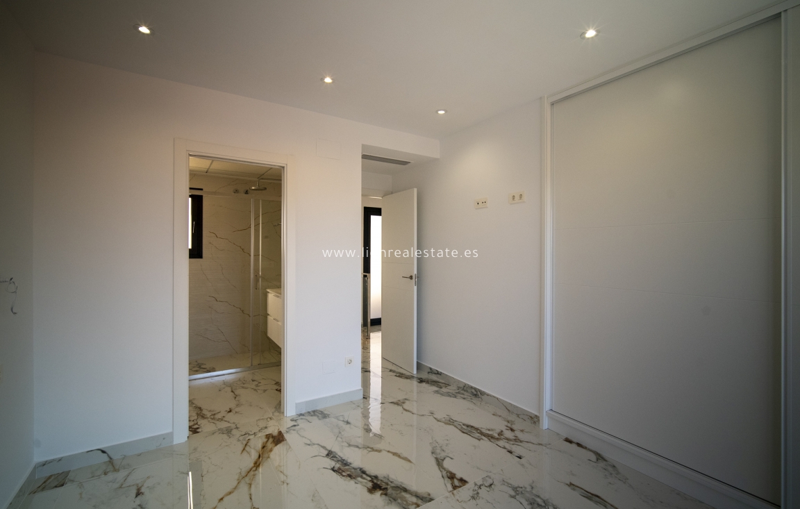 Nowy budynek - detached - Coloma