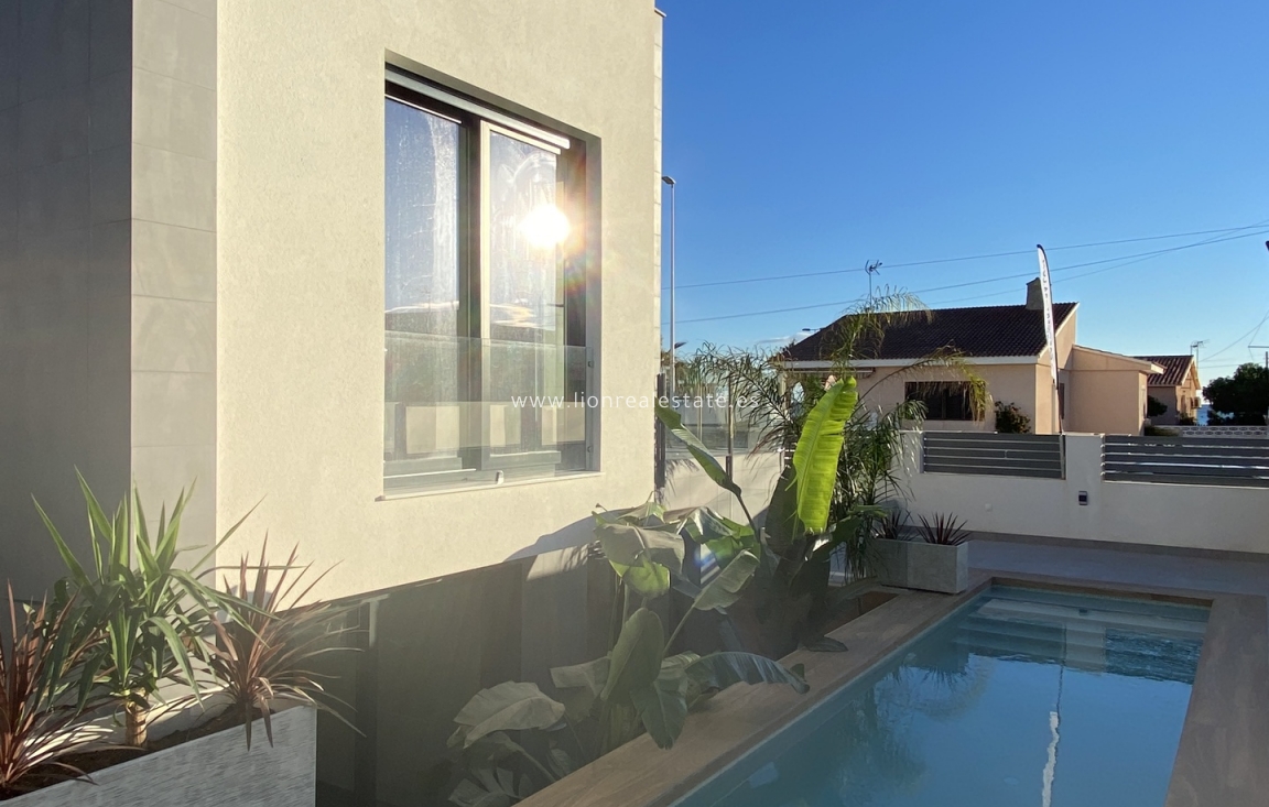 Nowy budynek - detached - La Mata