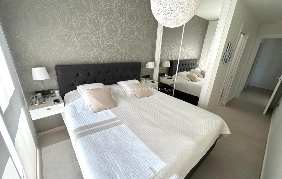 Nowy budynek - ground-floor - Torrevieja