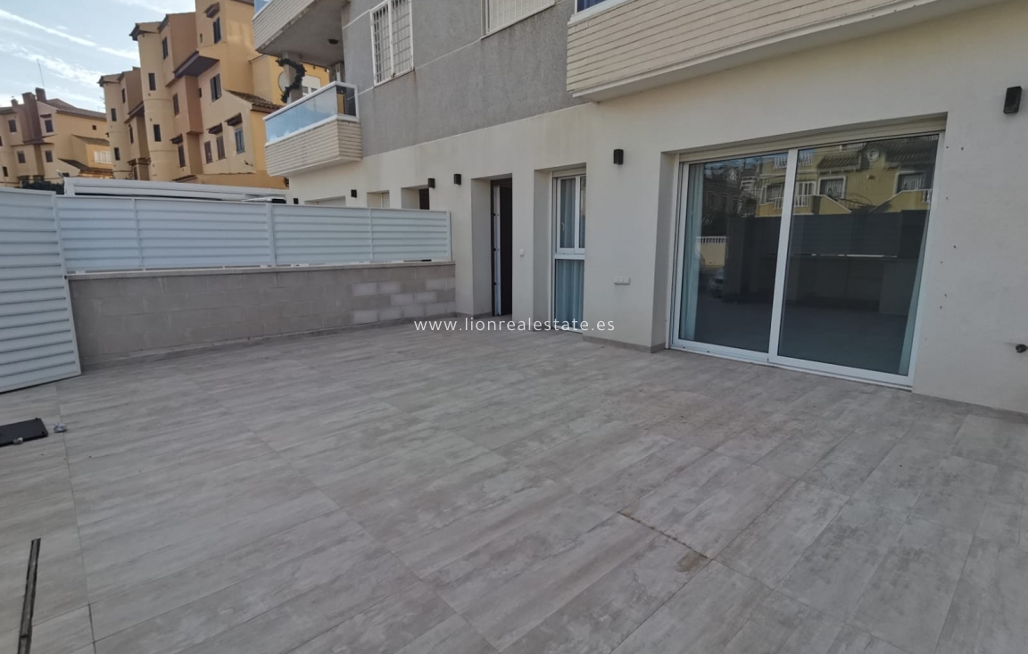 Nowy budynek - ground-floor - Torrevieja