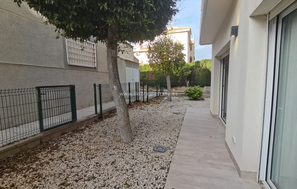 Nowy budynek - ground-floor - Torrevieja