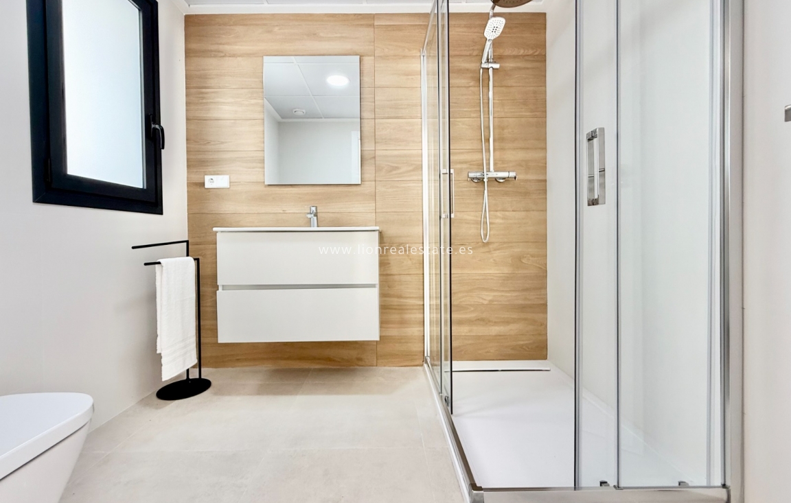 Nowy budynek - high-bungalow - Cox