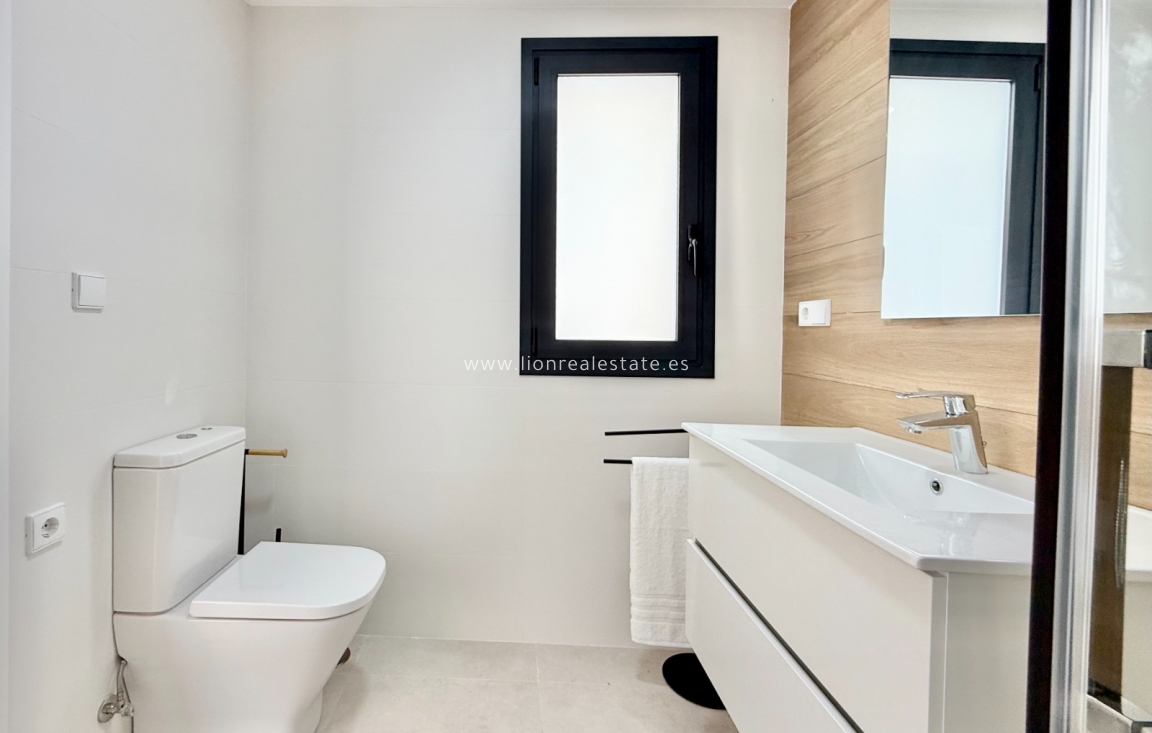 Nowy budynek - low-bungalow - Cox