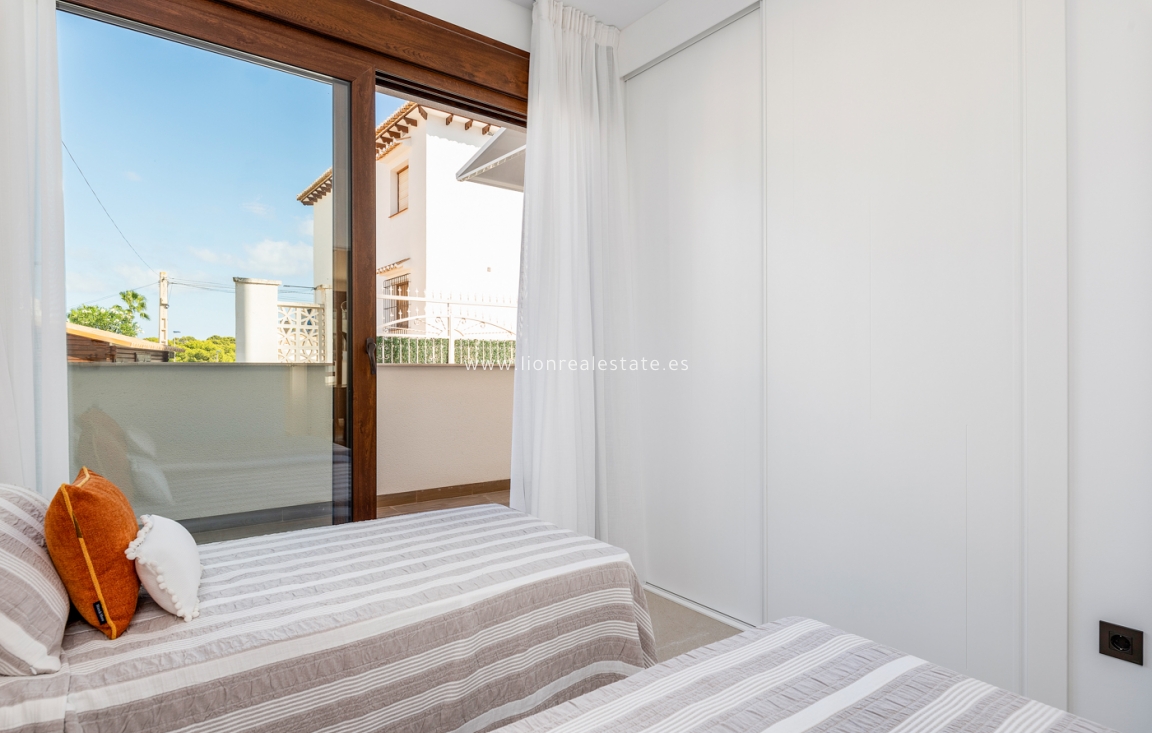 Nowy budynek - low-bungalow - Torrevieja