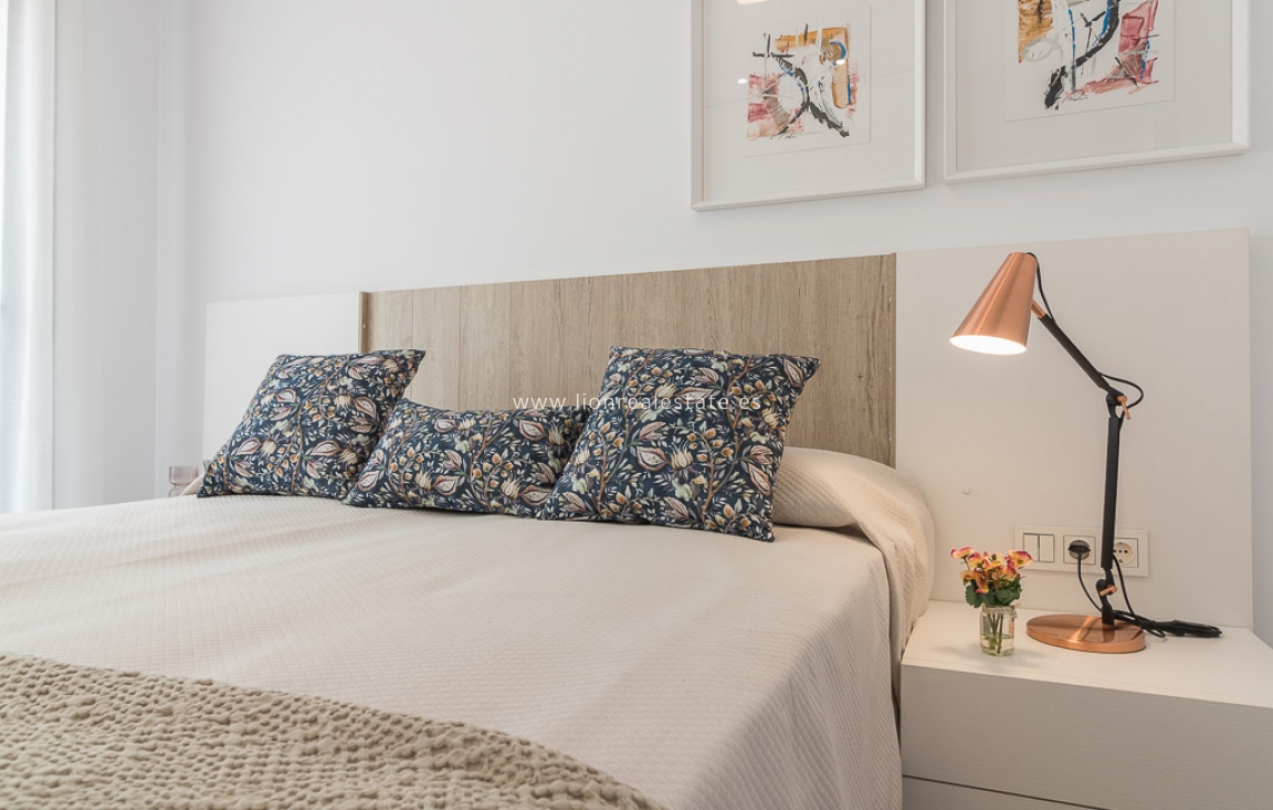 Nowy budynek - low-bungalow - Torrevieja