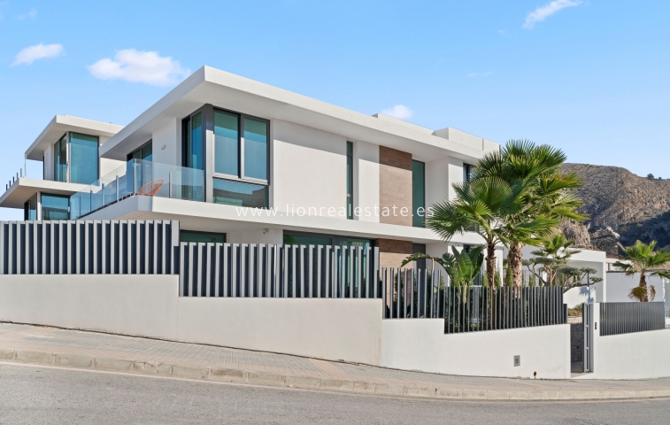 Nowy budynek - Villa - Benidorm