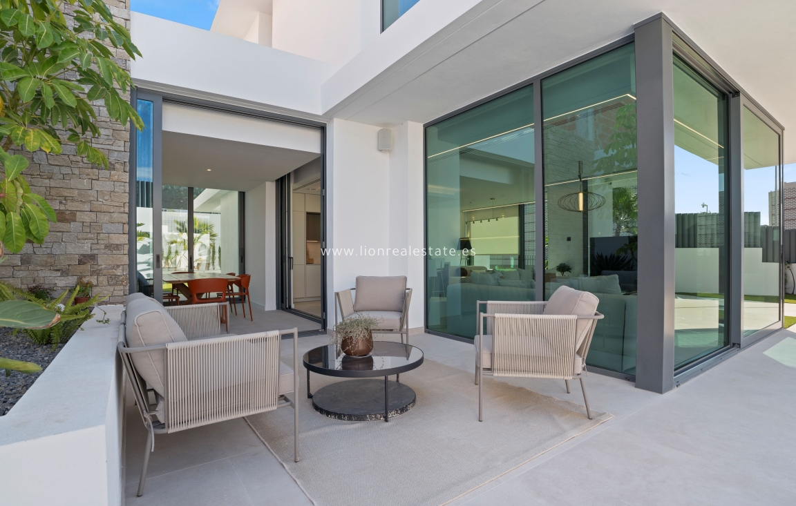 Nowy budynek - Villa - Benidorm