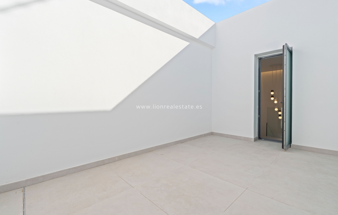 Nowy budynek - Villa - Benidorm