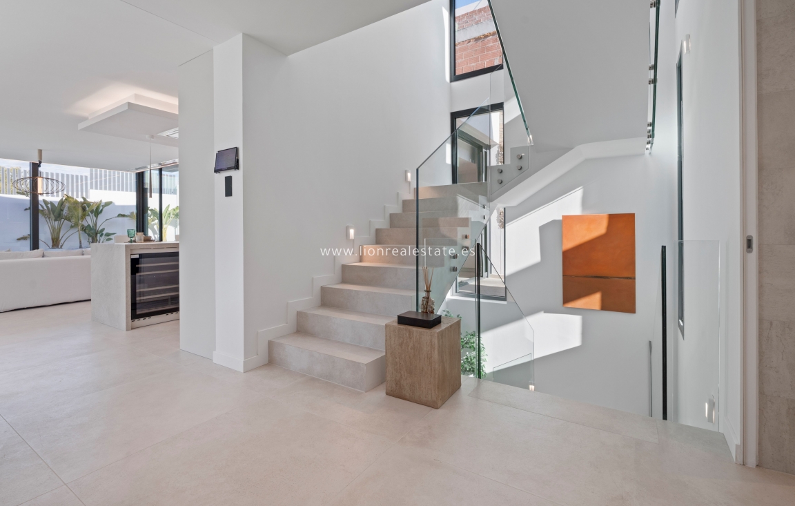 Nowy budynek - Villa - Benidorm